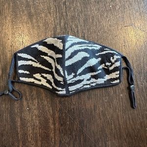 St. John Collection Knit Animal Print 😷 Mask